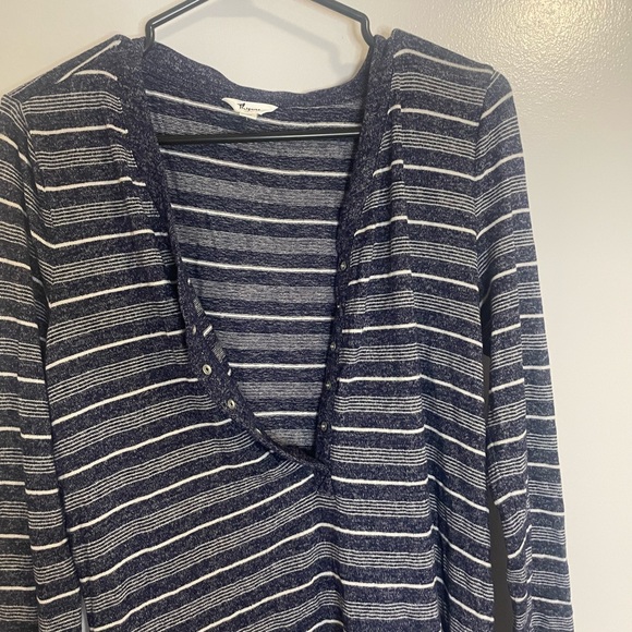 Thyme Maternity Nursing top - Picture 4 of 6